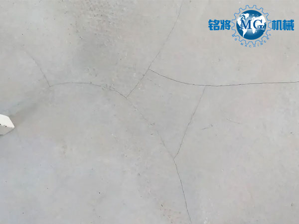 都說石膏基自流平抗開裂，可為啥到處開裂？